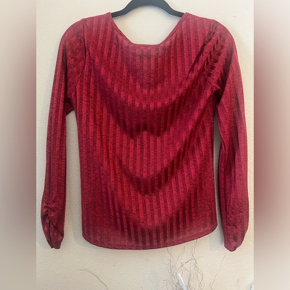 Red top - Picture 5 of 5